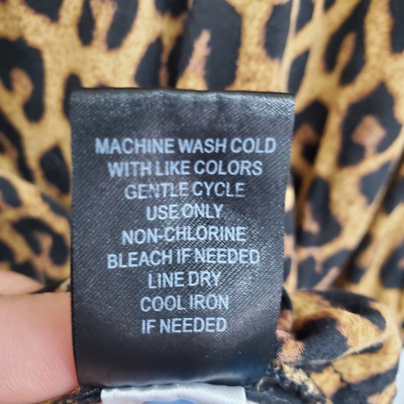 Torrid Womens 2X Brown Leopard Print Button Front Tie Hem Casual Blouse - Picture 10 of 12